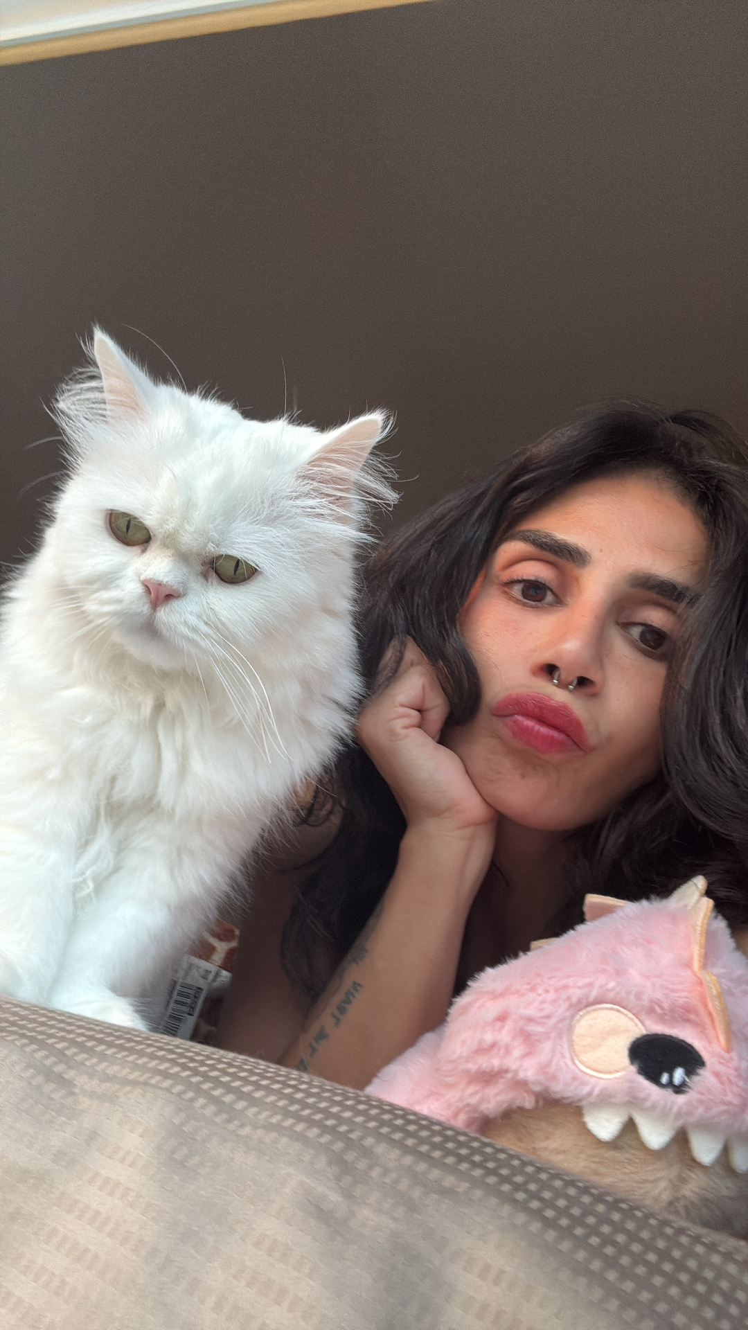 Niomi with her cat